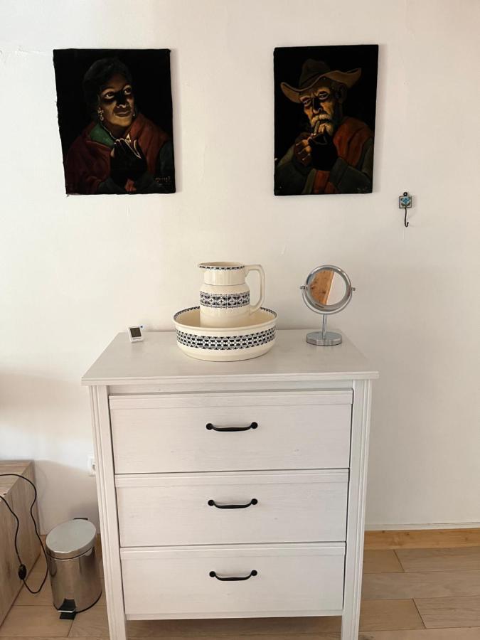 Chambre Papillon Avec Acces Terasse La Neuveville Exteriör bild